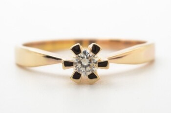 Solitairering med brillant på ca. 0.15 ct. 14 kt. guld. str. 54