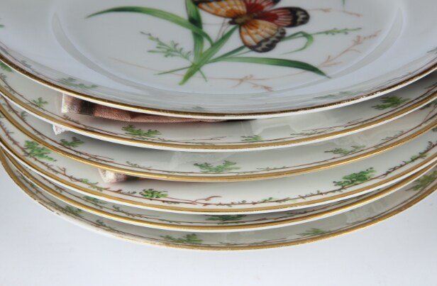 Royal Copenhagen. 'Butterfly' plates and bowl on foot, 19th century (7)