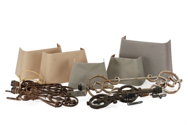 Collection of wall lamps made of patinated cast iron (5)