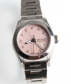 Gucci 'Pantheon'. Women's watch in steel with brilliant-set mother-of-pearl dial, 2010s