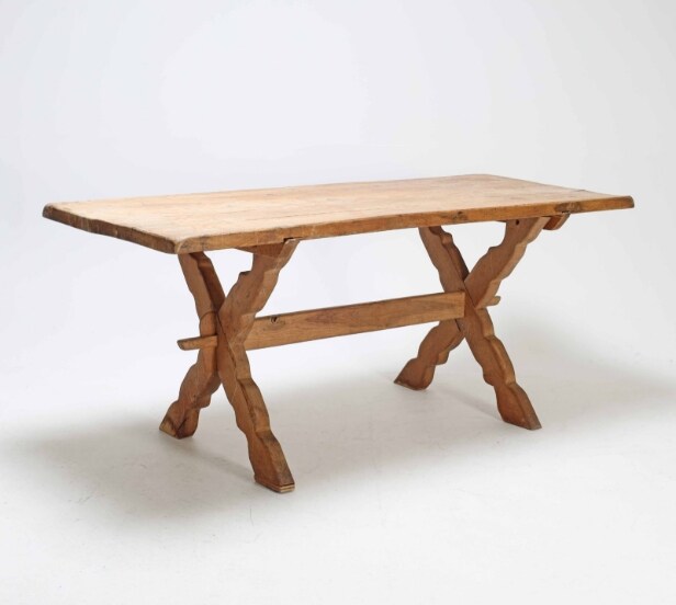 Langbord af massivt egetræ