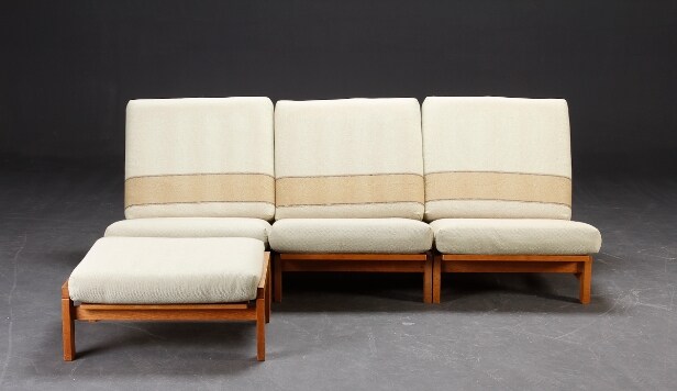 Hans J. Wegner f. 1914 - 2007. Getama stole/seng samt skammel.(4)