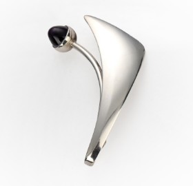 Bent Knudsen, Kolding. Modern brooch in sterling silver with amethyst