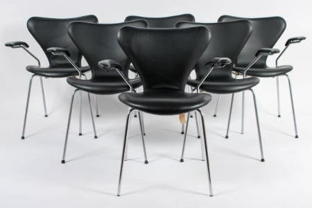 Arne Jacobsen. A set of six armchairs 'Seven', model 3207, black