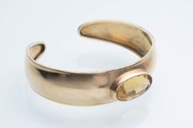 Vintage armring af 14 kt guld prydet med citrin