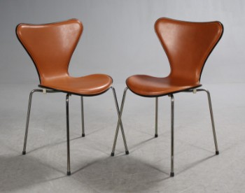 Arne Jacobsen. Syveren. Par spisestole, model 3107 (2)