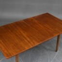 Hans J. Wegner . Spisebord i eg og teak , model AT310 (3)