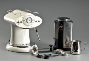 Espresso/cappucino-maskine, Hugin kaffekværn samt tilbehør - Lauritz.com
