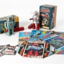 Ha Ha Toy. Robot Piston Action. Batteridrevet Robot samt Lantern Robot og 4 stk. Japanske Robot Låg / topemballage og 3 Danske Filmprogrammer (9)