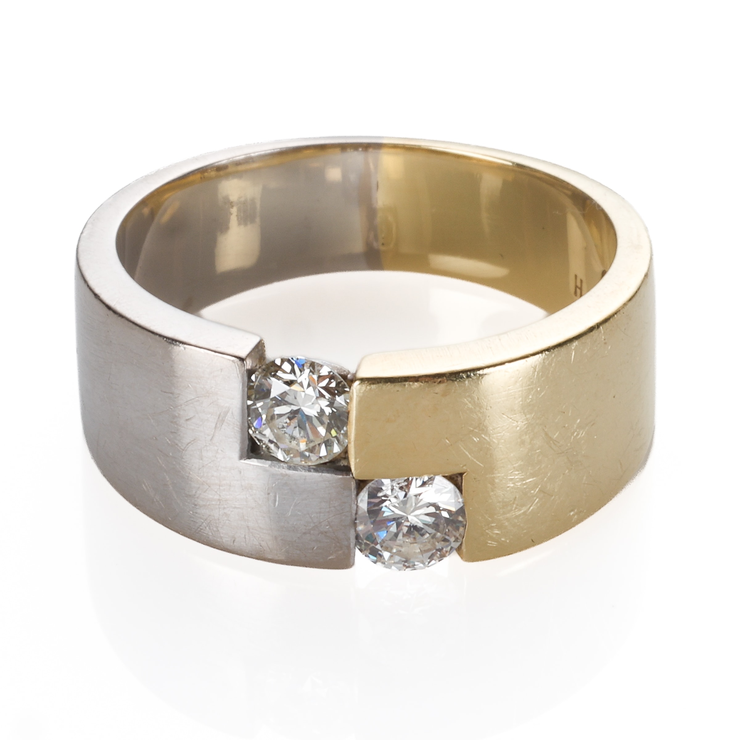 Two-tone diamond ring in 14 kt. gold and white gold, approx. 0.50 ct. Size 55