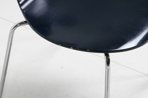 Arne Jacobsen. Myren. Seks spisestole / stabelstole, model 3101 (6)