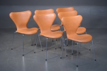 Arne Jacobsen, 6 stole, Syveren, cognacfarvet læder, model 3107 (6)
