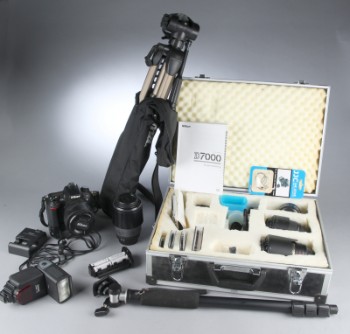 Nikon D7000 kamera med flere linser og tilbehør