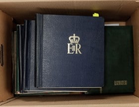 REALISATION. Originalt parti i flyttekasse med især British Commonwealth