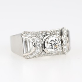 Art Deco diamantring af platin, ca. 2.65 ct. Ca. 1930erne.