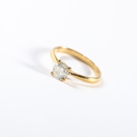 Solitaire ring af 18 kt guld m/ brillantsleben diamant på 0.74 ct.