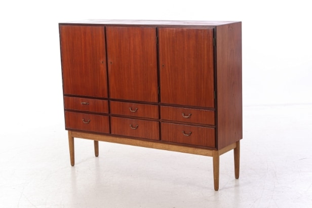 Skænk / dækketøjsskab af teak og eg, 1950-60'erne