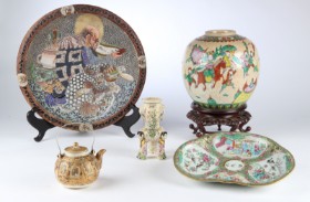 A collection of Japanese and Chinese ceramics and porcelain (6)