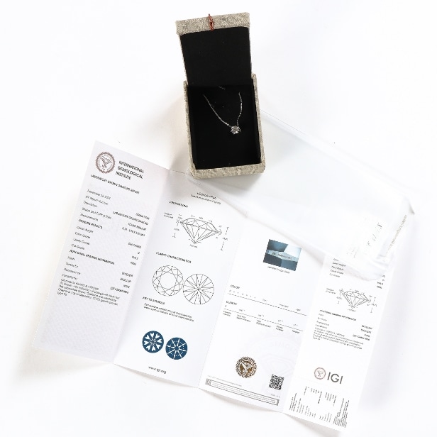 Halskæde med vedhæng af 18 kt. hvidguld med laboratorieskabt brillantsleben diamant, 2.06 ct.