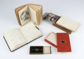 A collection of poetry books from Middelfart and Christiansfeld as well as Danish autographs from the 1930s (5)