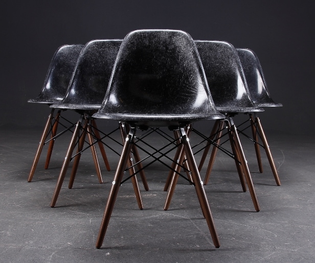Charles Eames: Sæt på seks stole, model DSW, sort glasfiber (6)