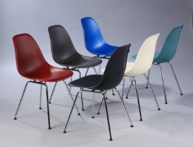 Charles Eames. Sæt på seks skalstole i multicolour, model DSX. (6)