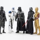 Jakks Pasific Ltd. m.fl.: Fem store Star Wars figurer samt et Star Wars gulvtæppe (6)