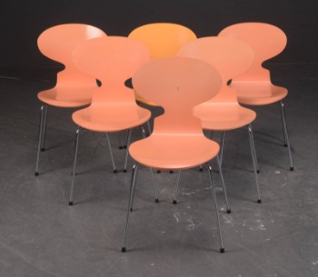 Arne Jacobsen. Seks orange Myrestole, model model 3101 (6)