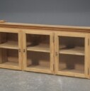 Hængevitrine af fyrretræ