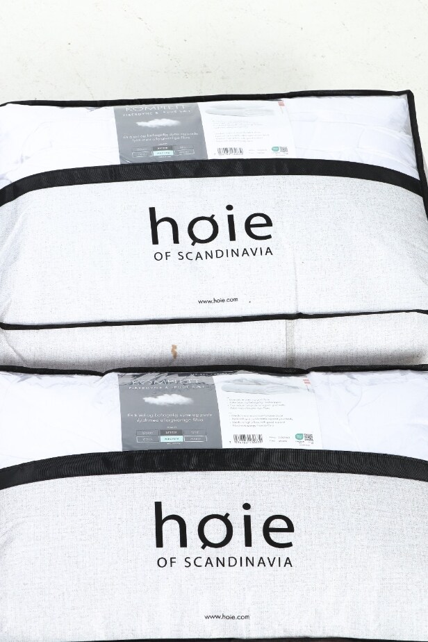 En samling Bambus og fiber dyner og hovedpuder samt linned. (7)