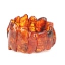 An amber bracelet on elastic. Weight 102.5 g.