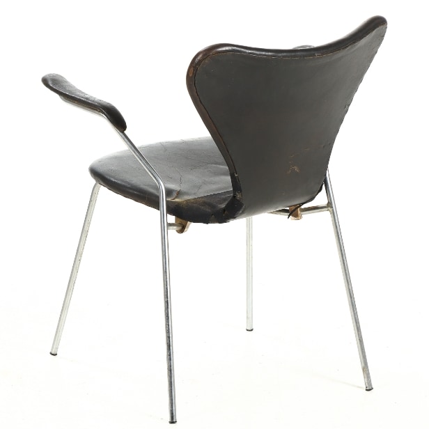 Arne Jacobsen. Seven armchair with armrests, model 3207