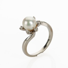 Grebitus. Saltwater cultured pearls with diamonds, of 14 kt