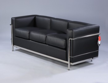 Le Corbusier. LC2-3 Fritstående tre-pers.sofa i sort læder med certifikat