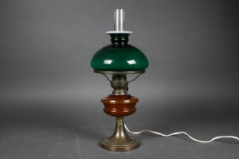 Petroliumslampe med skærm af grønt glas