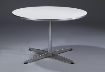 Arne Jacobsen. Sofabord, model A222 fra år 2011. Ø 75 cm