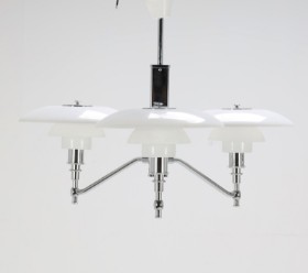 Poul Henningsen: Tribal chandelier with opal glass shades