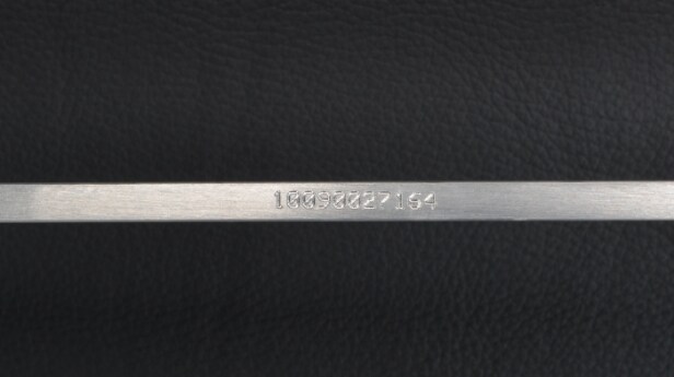 Arne Jacobsen. Svanesofa model 3321 i sort læder