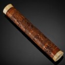 Cylindrisk etui af udskåret bambus med elfenbens montering, Kina 1700-1800 tallet