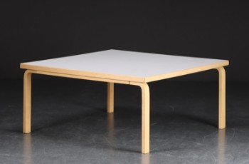 Alvar Aalto. Sofabord af birk og linoleum, 120x120 cm