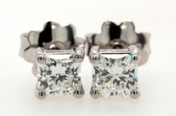 14kt  Diamond  solitaire earrings  total 1.00ct