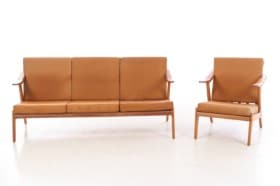 Dansk møbeldesign. Sofa med tilhørende lænestol af eg, 1960'erne (2)