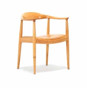 Hans J. Wegner (1914-2007) for PP Møbler: 'The Chair' armstol af kirsebær, model PP501