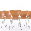 Arne Jacobsen. A set of six chairs 'Seven', model 3107, cognac-coloured (6)