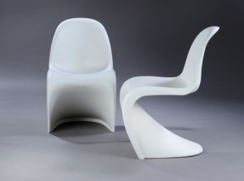 Verner Panton. Et par frisvinger stole Panton Chair, hvid. (2)