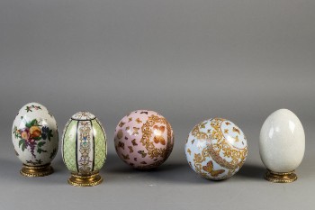 Dekorationsæg og kugler af porcelæn (5)