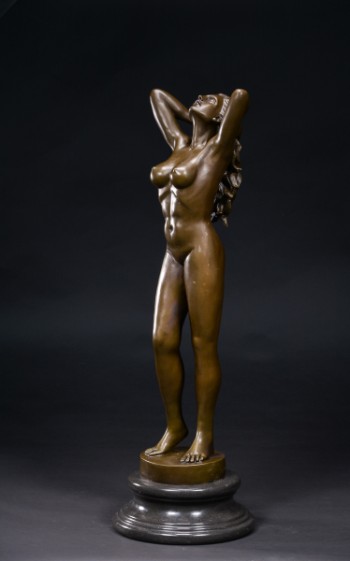 Bronzeskulptur, erotisk siddende kvinde