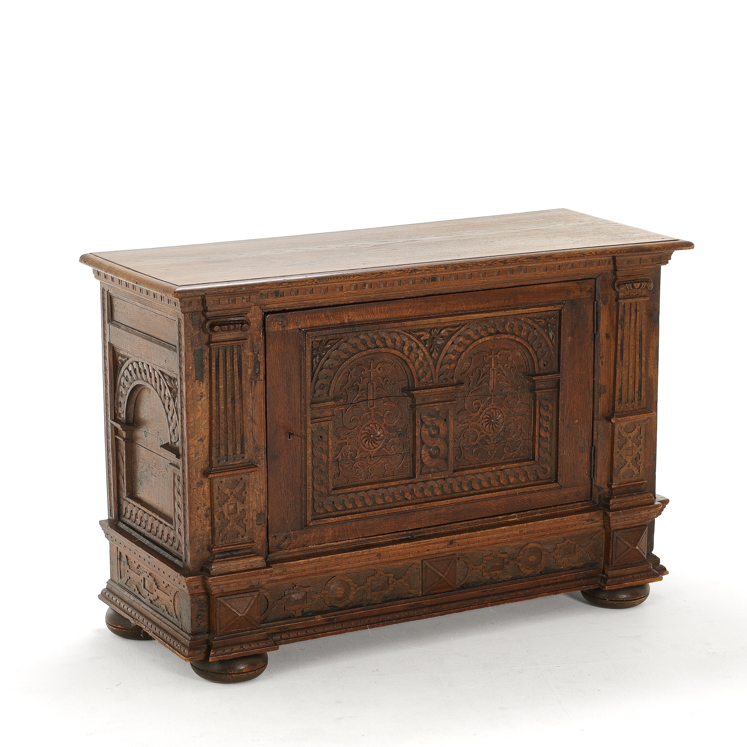 Oak cabinet, 18th century