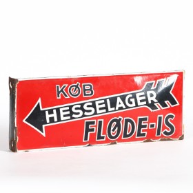 Dobbeltsidet væghængt emaljeskilt. Hesselager flødeis