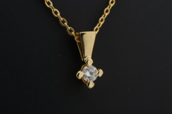 Miss Diamond solitairevedhæng med brillant på ca. 0.08 ct. 14 kt. guld, dertil en kæde af forgyldt sterling sølv
